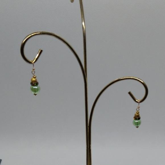 Handmade Green dangle earrings Gold tone hypoallergenic fishhook ear wires - Picture 4 of 5